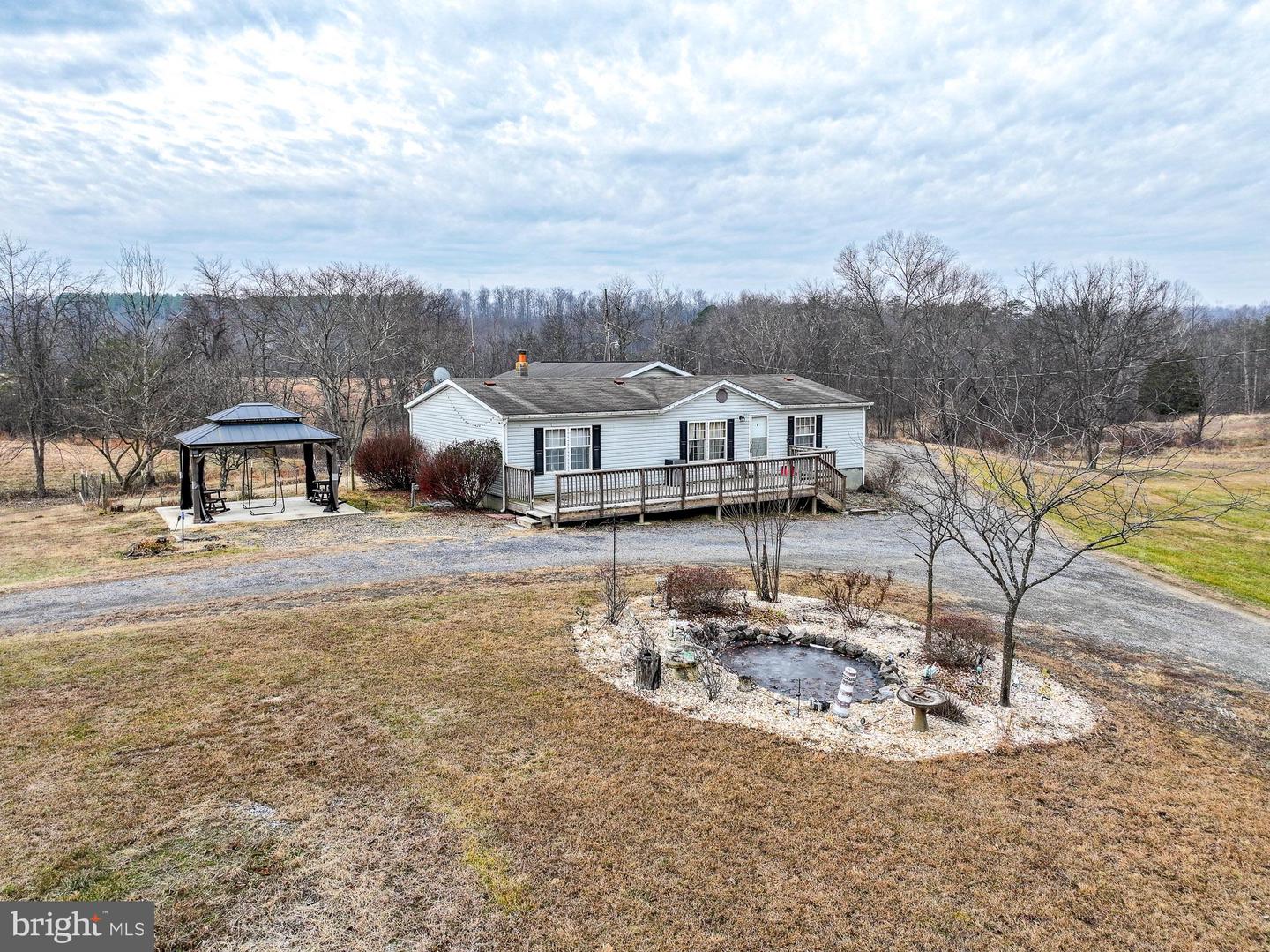 391 Leons Fords Rd, Hedgesville