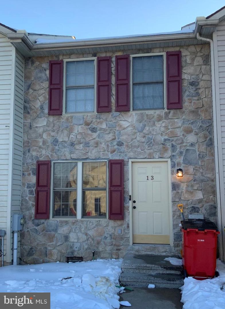 13 Jonathan Court, Inwood