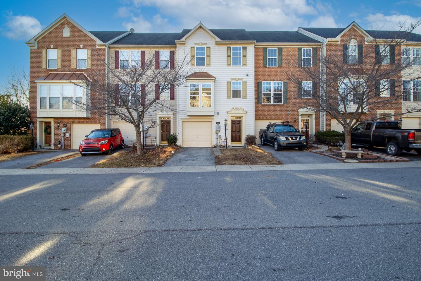 98 Lullwater Way, Falling Waters