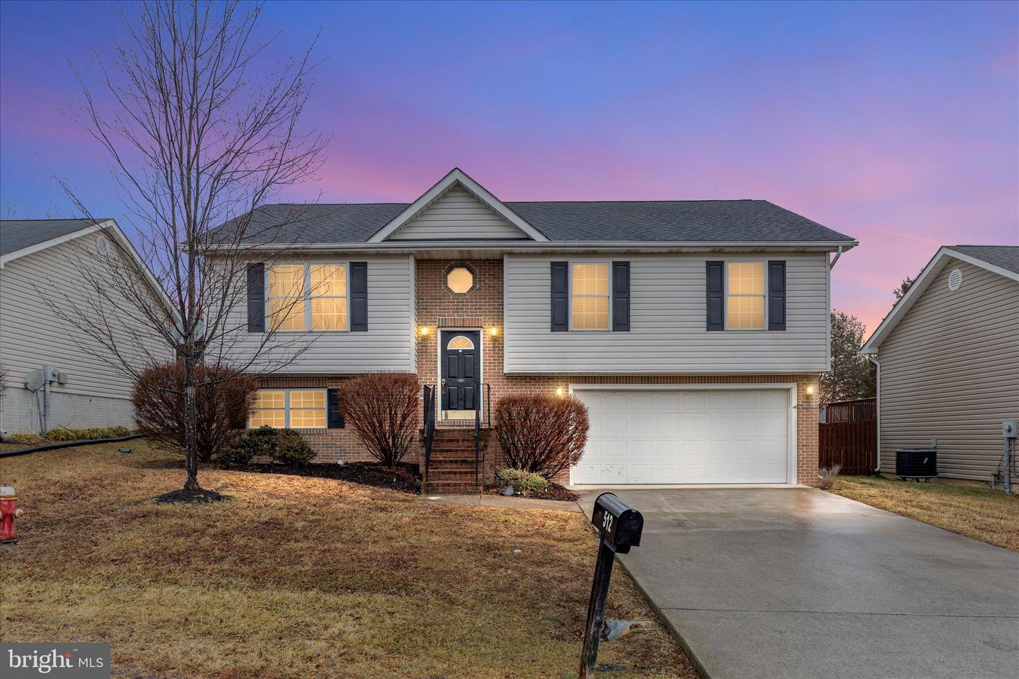 512 Ford Circle, Inwood