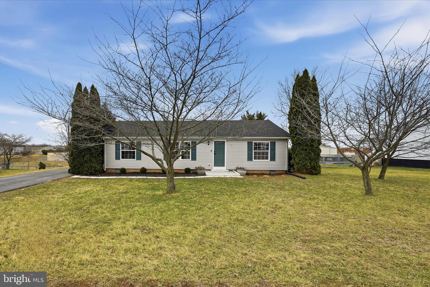 1068 Teal Road N, Martinsburg