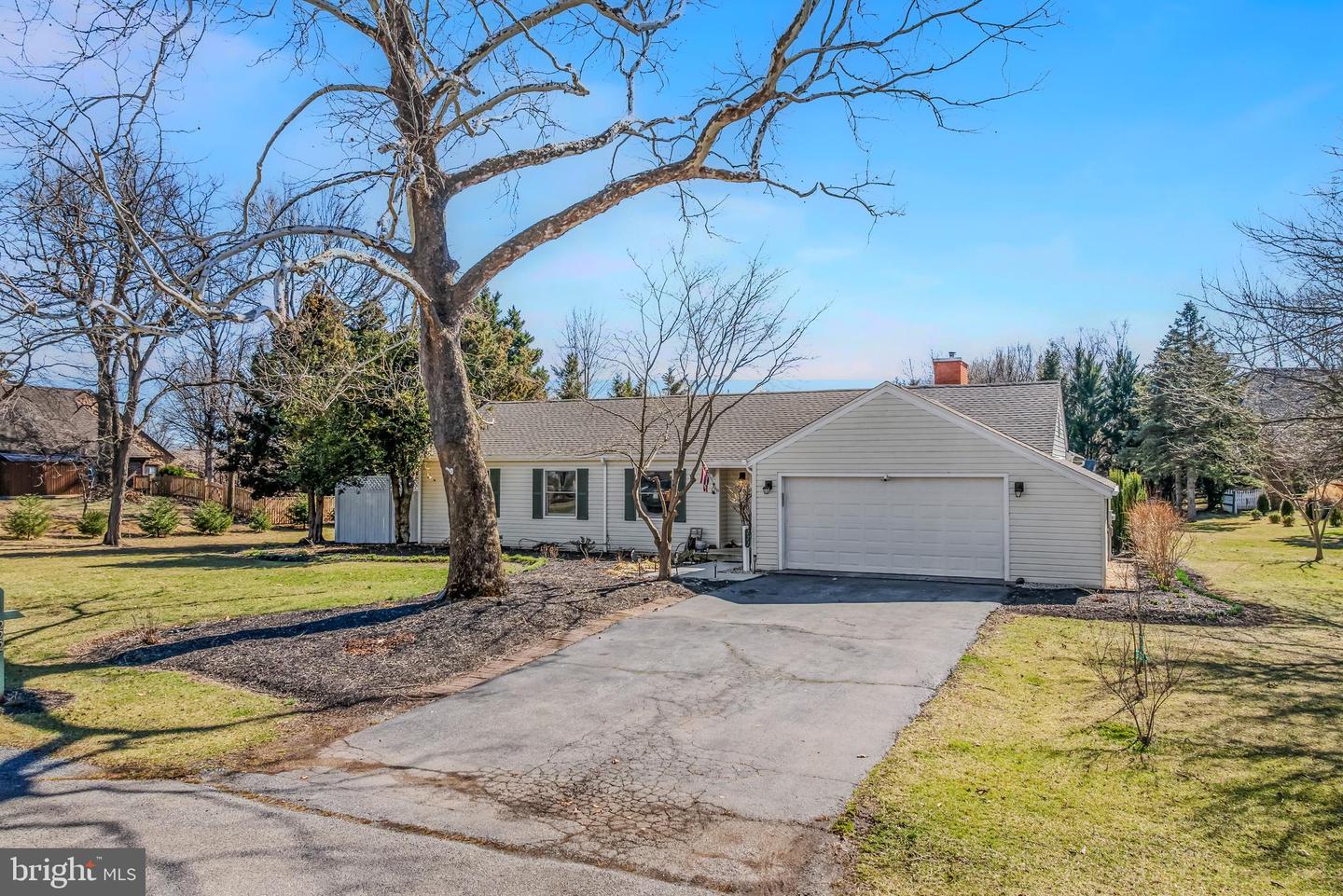 222 Hawick Road, Inwood