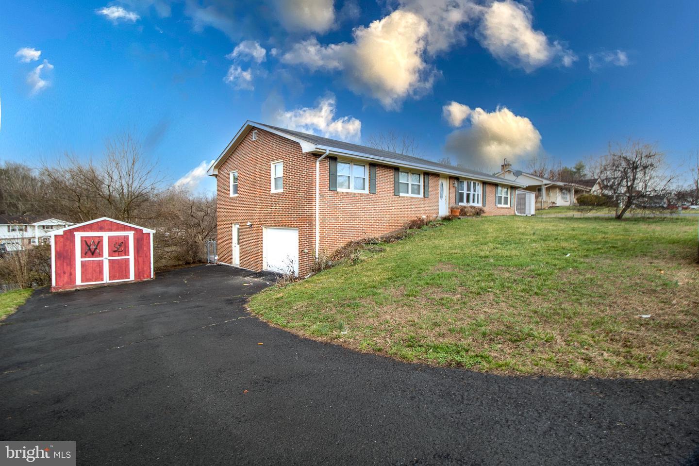 225 Botany Drive, Martinsburg