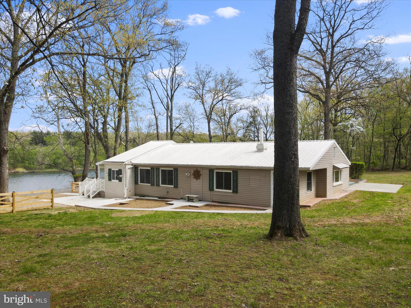 112 Riverview Drive, Falling Waters