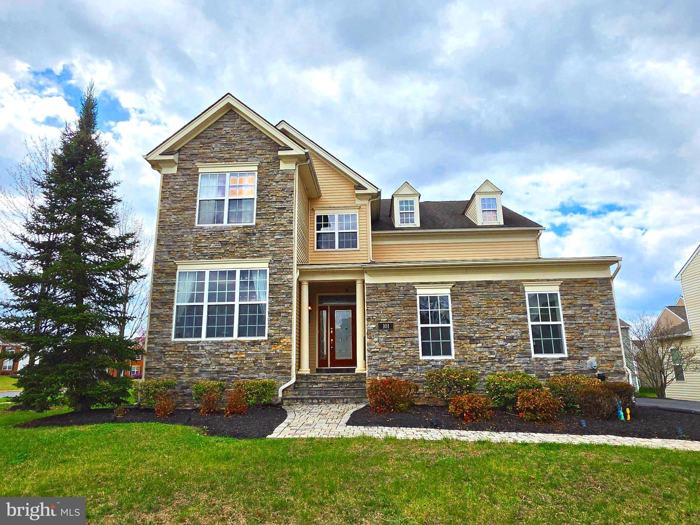 101 Darden Court W, Martinsburg