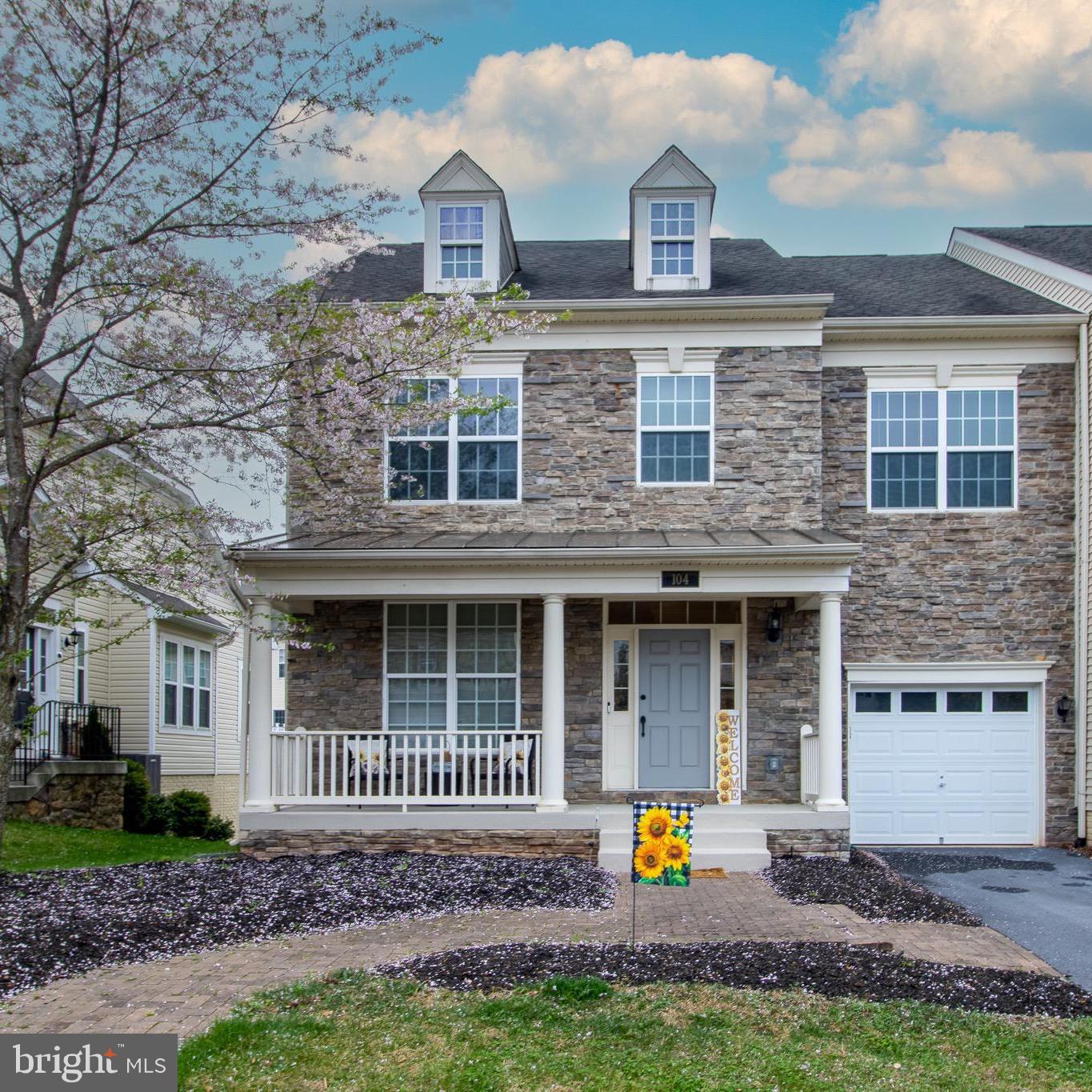 104 E Strathmore Way E, Martinsburg