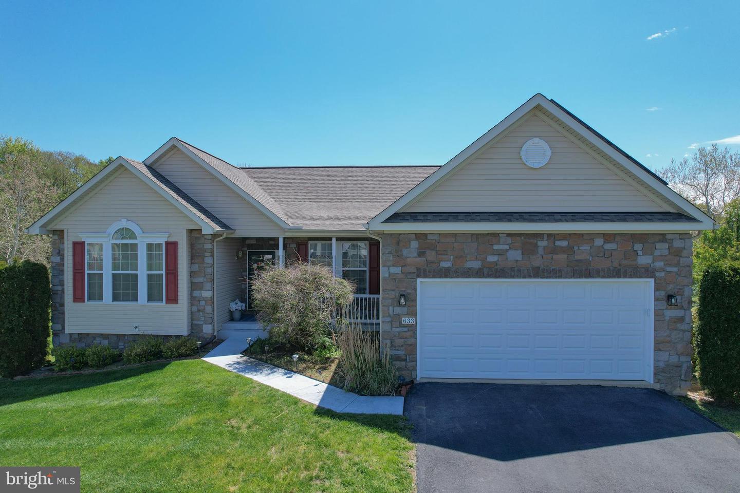 633 Bentley Drive, Inwood