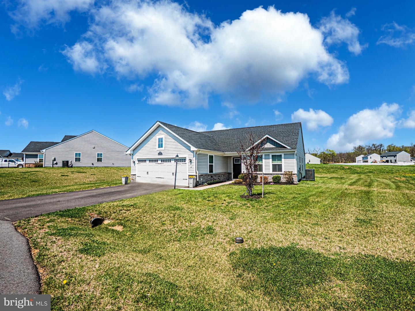 87 Opulent Court, Hedgesville