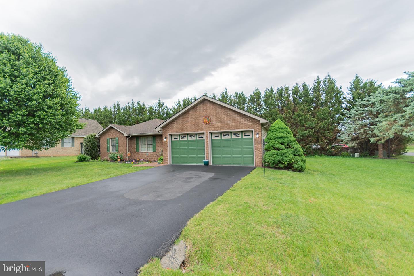 406 Azalea Lane, Martinsburg