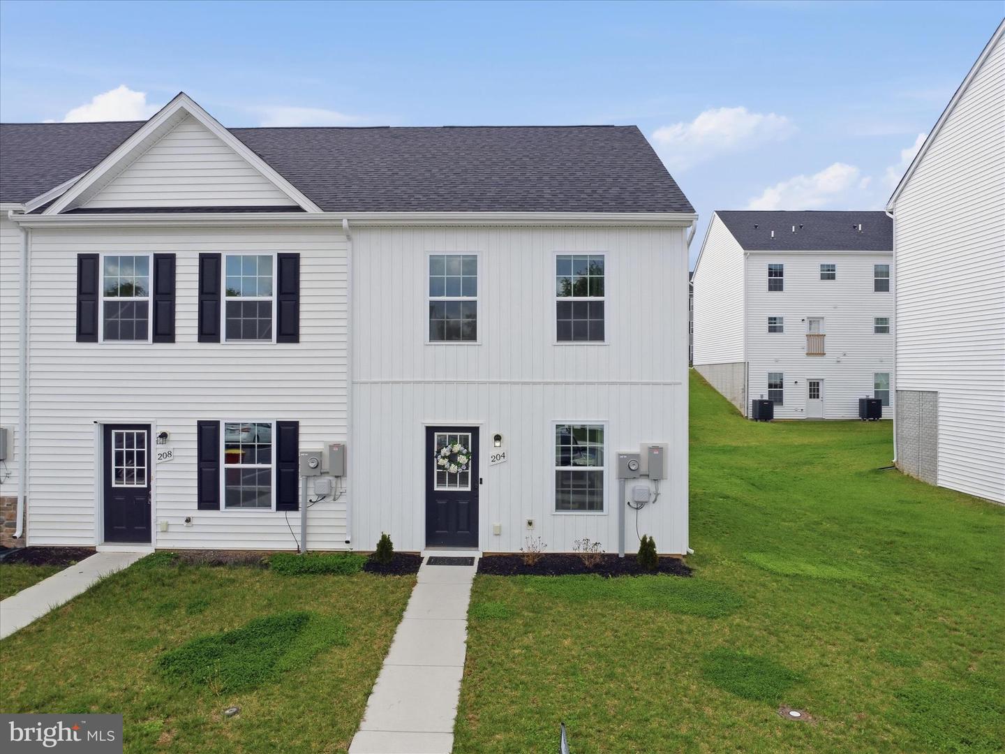 204 White Violet Way, Kearneysville
