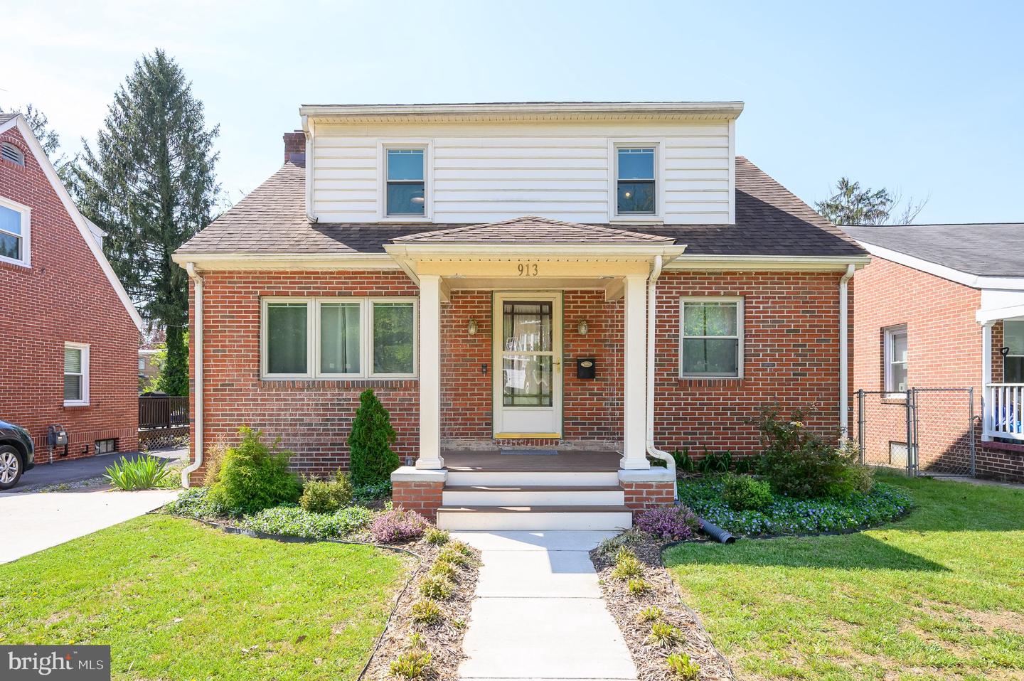 913 W Martin Street W