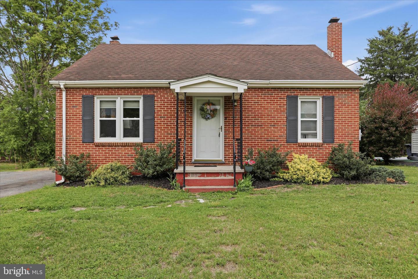 2066 Broad, Falling Waters