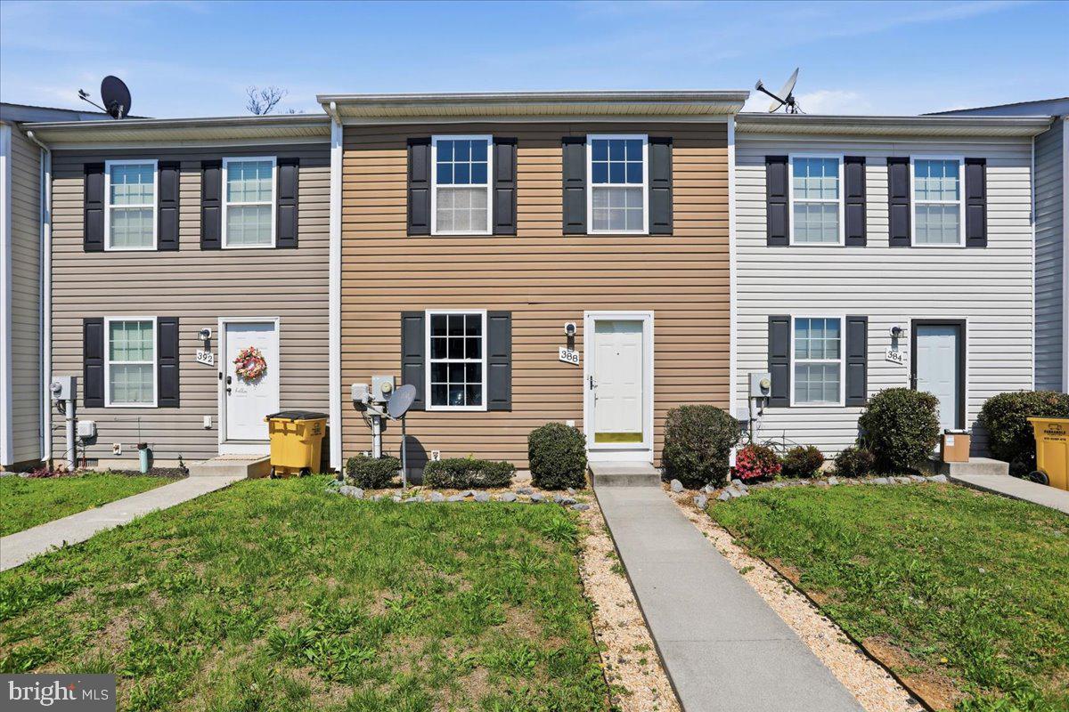 388 Dorothy Court, Inwood