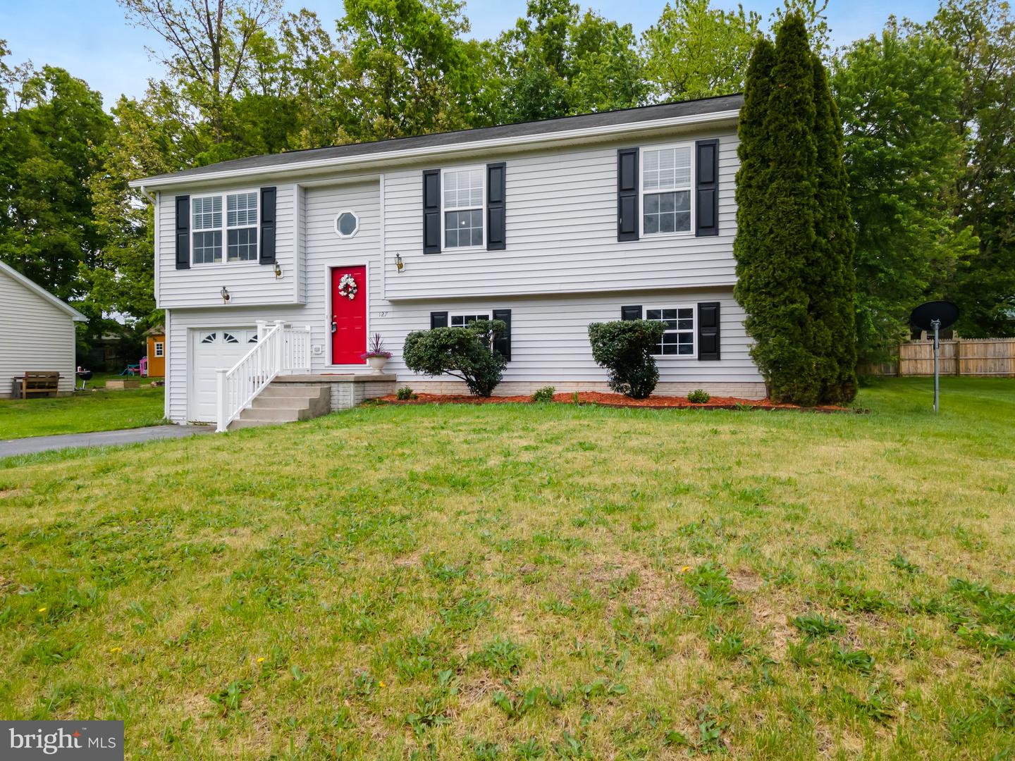 127 Thoreau Drive, Inwood