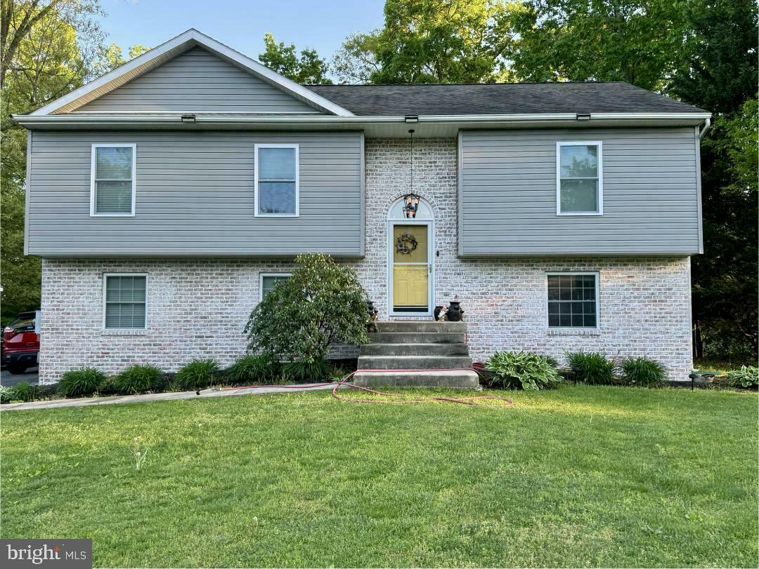 98 Manassas Drive, Falling Waters