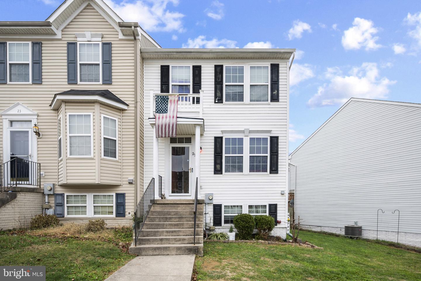 27 Litchfield Lane W