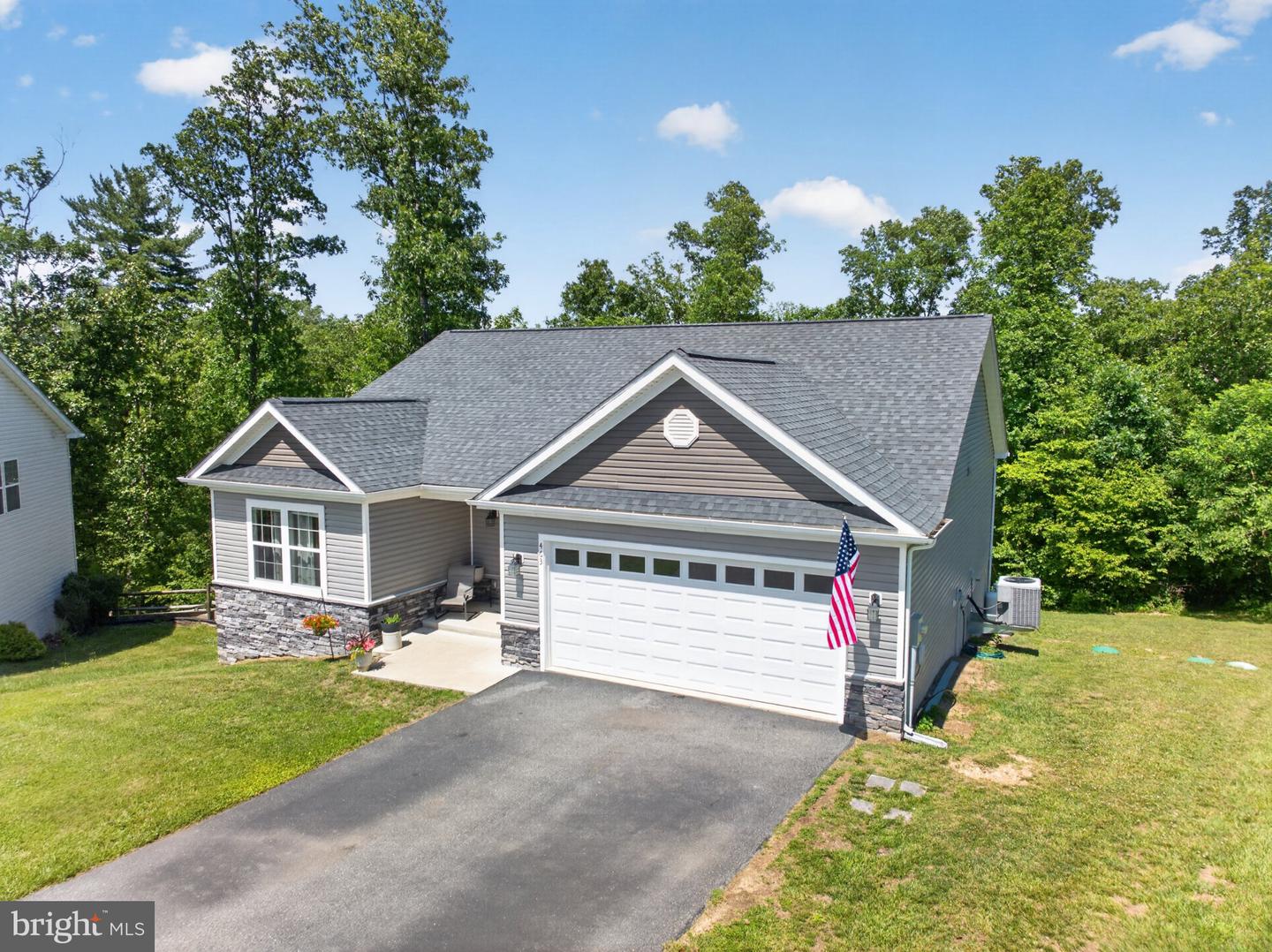 463 Executive Way