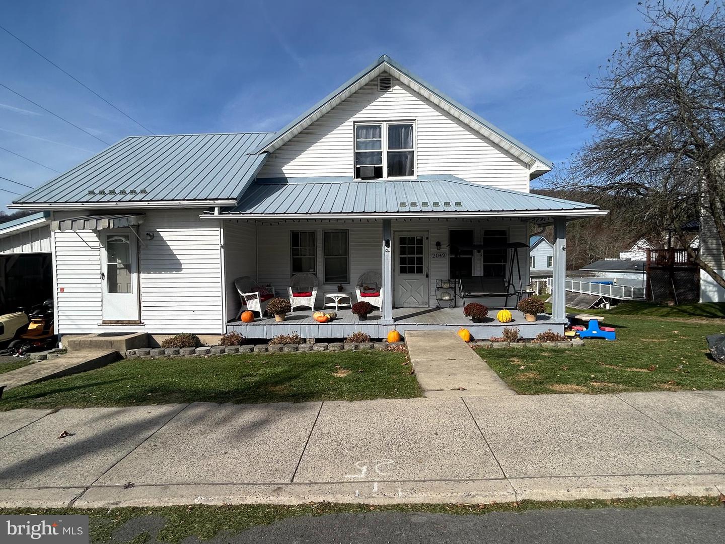 2042 Front Street, Bayard