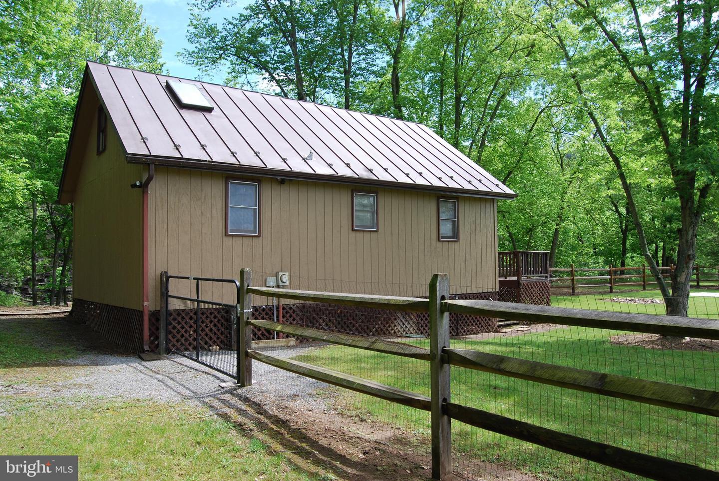 1074 Silver River Acres Road, Moorefield