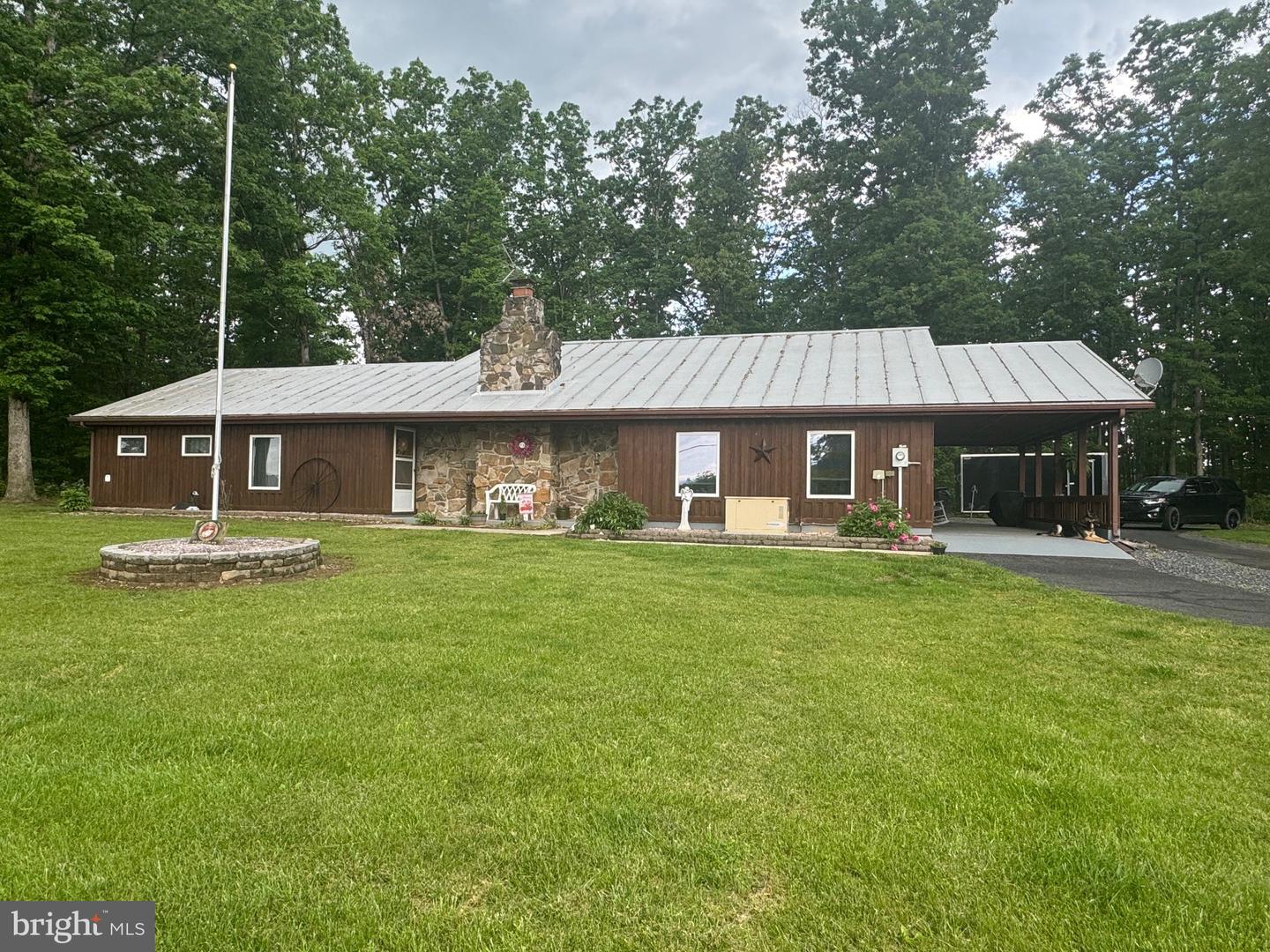 606 Markwood Road, Purgitsville