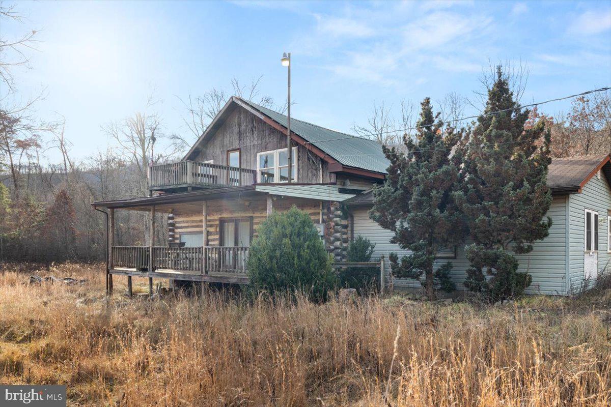 1929 Lake Ferndale Drive, Levels