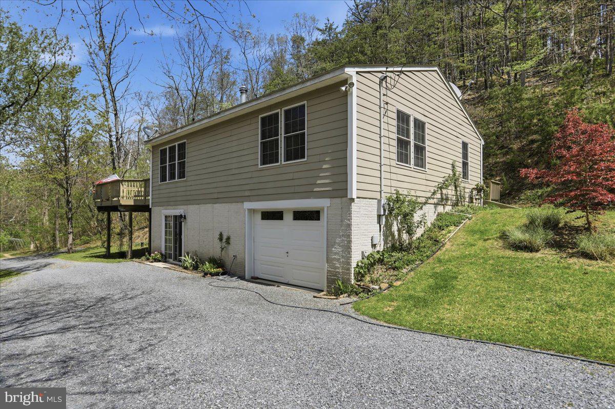 3837 Graces Cabin Road, Springfield