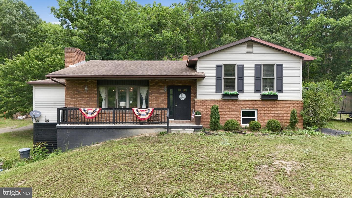 238 Landis Lane, Green Spring