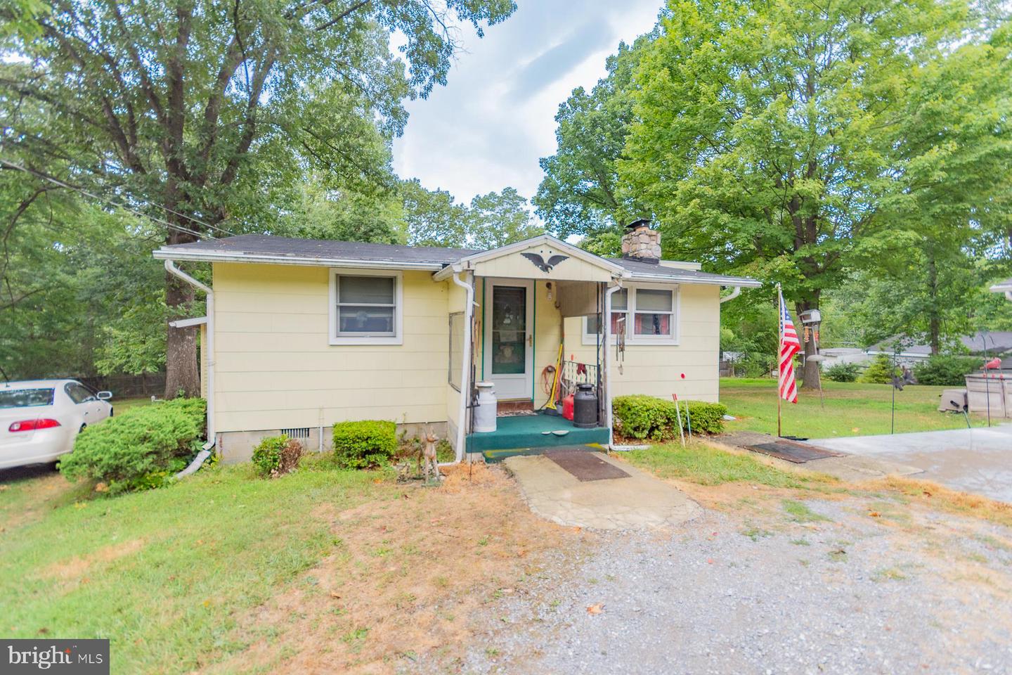 1227 Rolling Lane