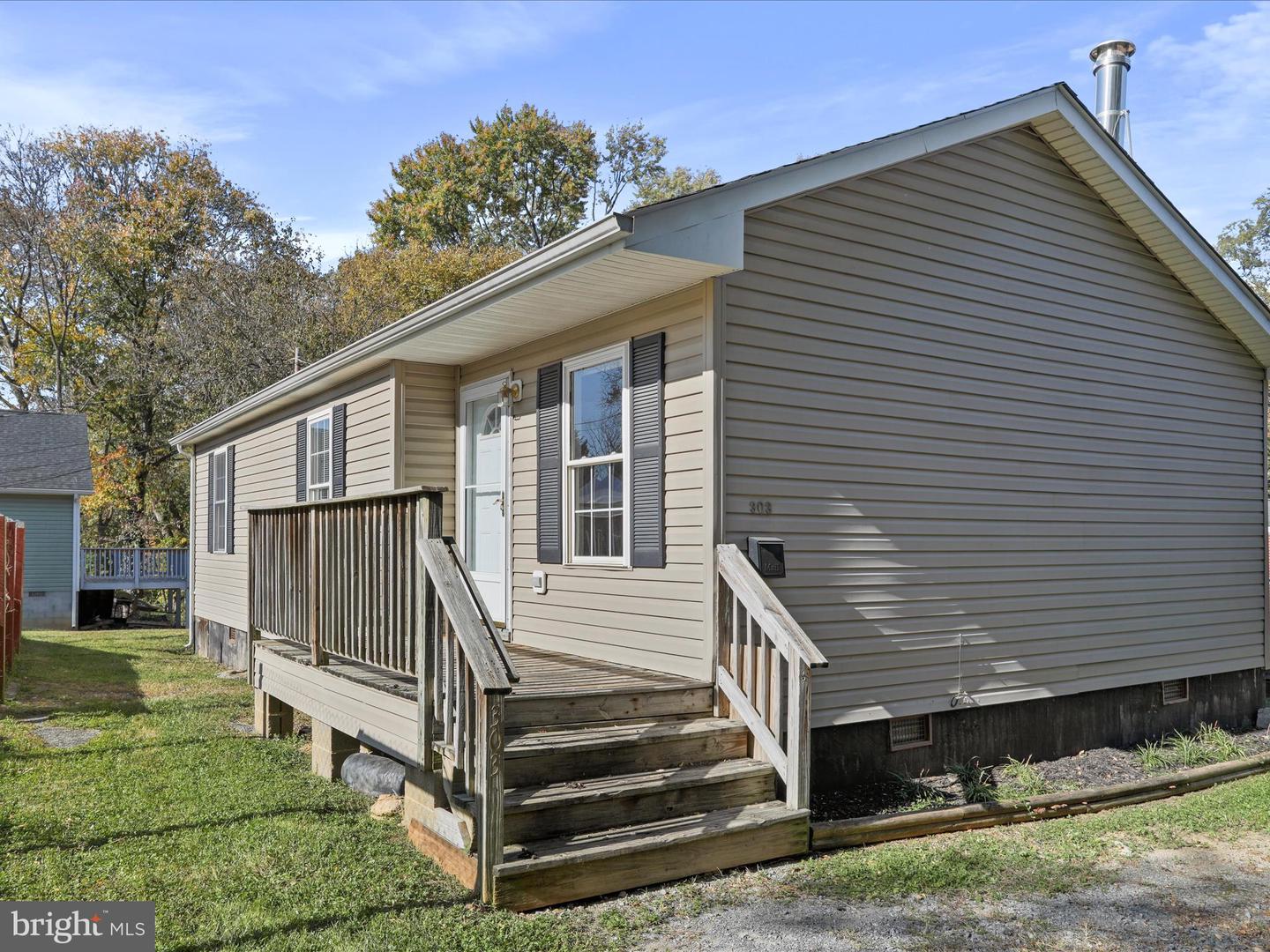 303 Hessey Street, Charles Town