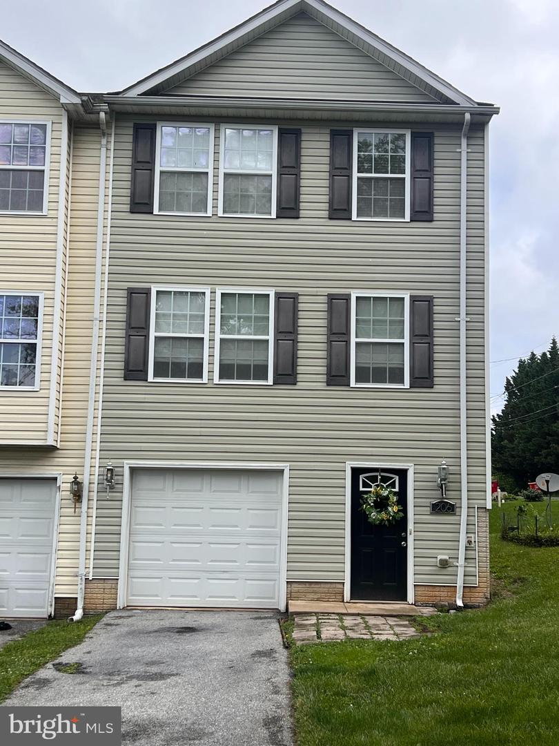 206 Ann Street, Charles Town