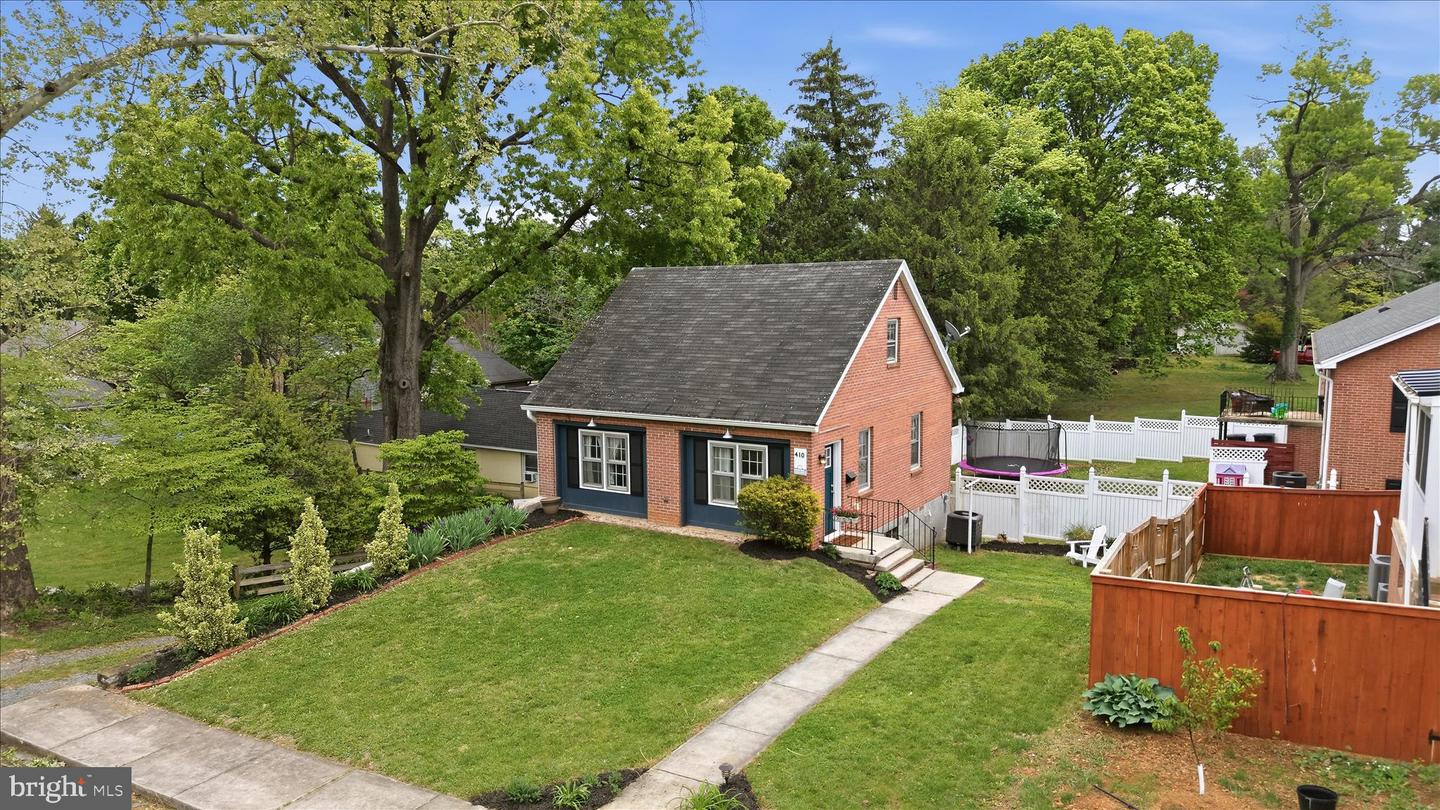 410 E Hunter Street, Charles Town