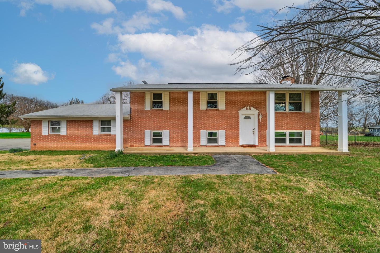 8137 Summit Point Road, Charles Town