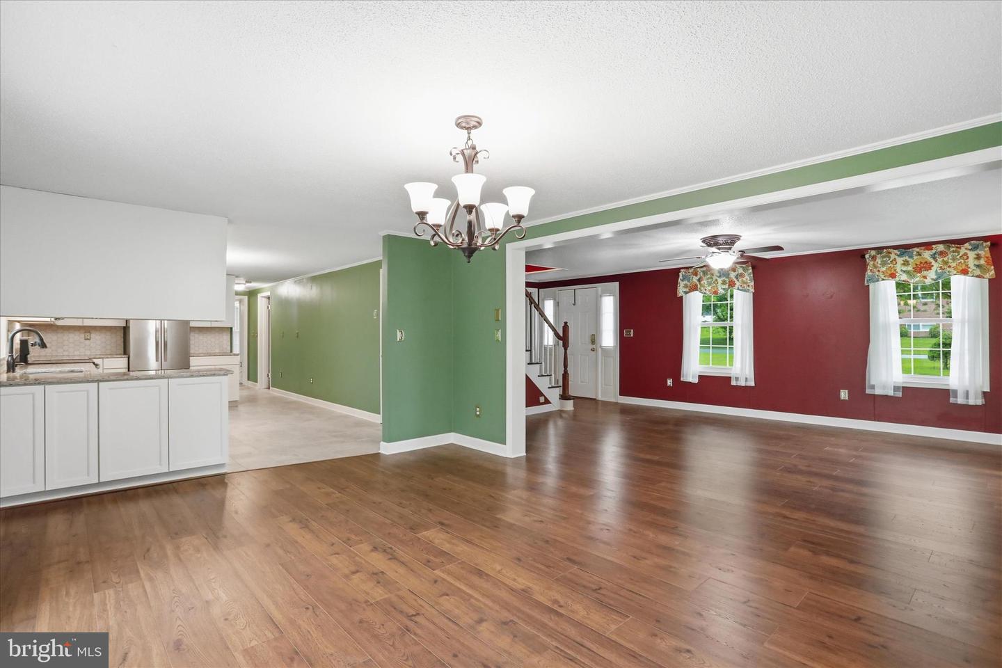 32 7th Street