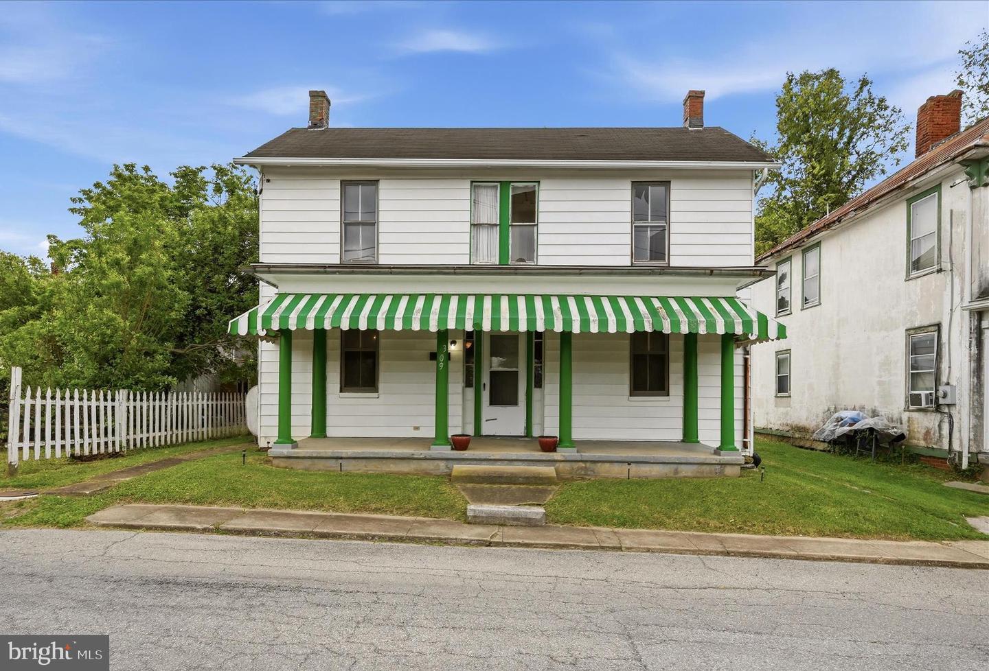 309 W Academy Street, Charles Town