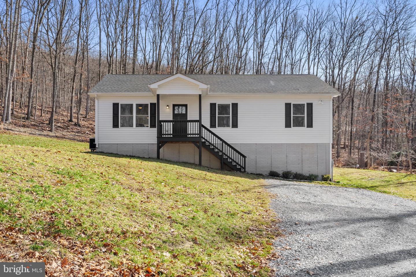 1442 Johnnycake Lane