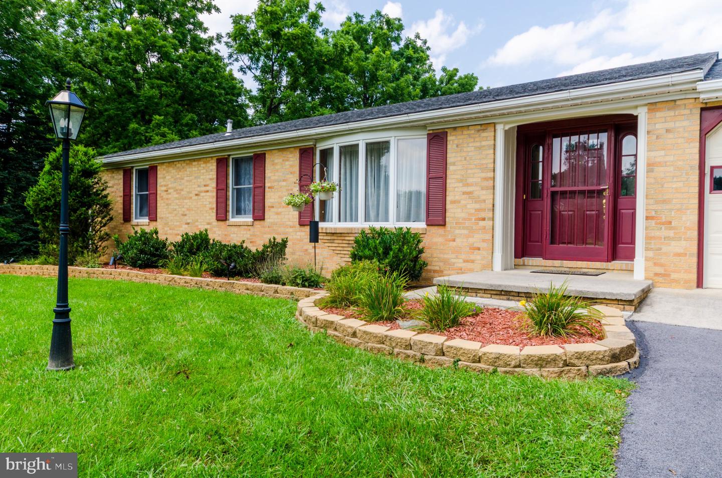 887 Woodbury Drive