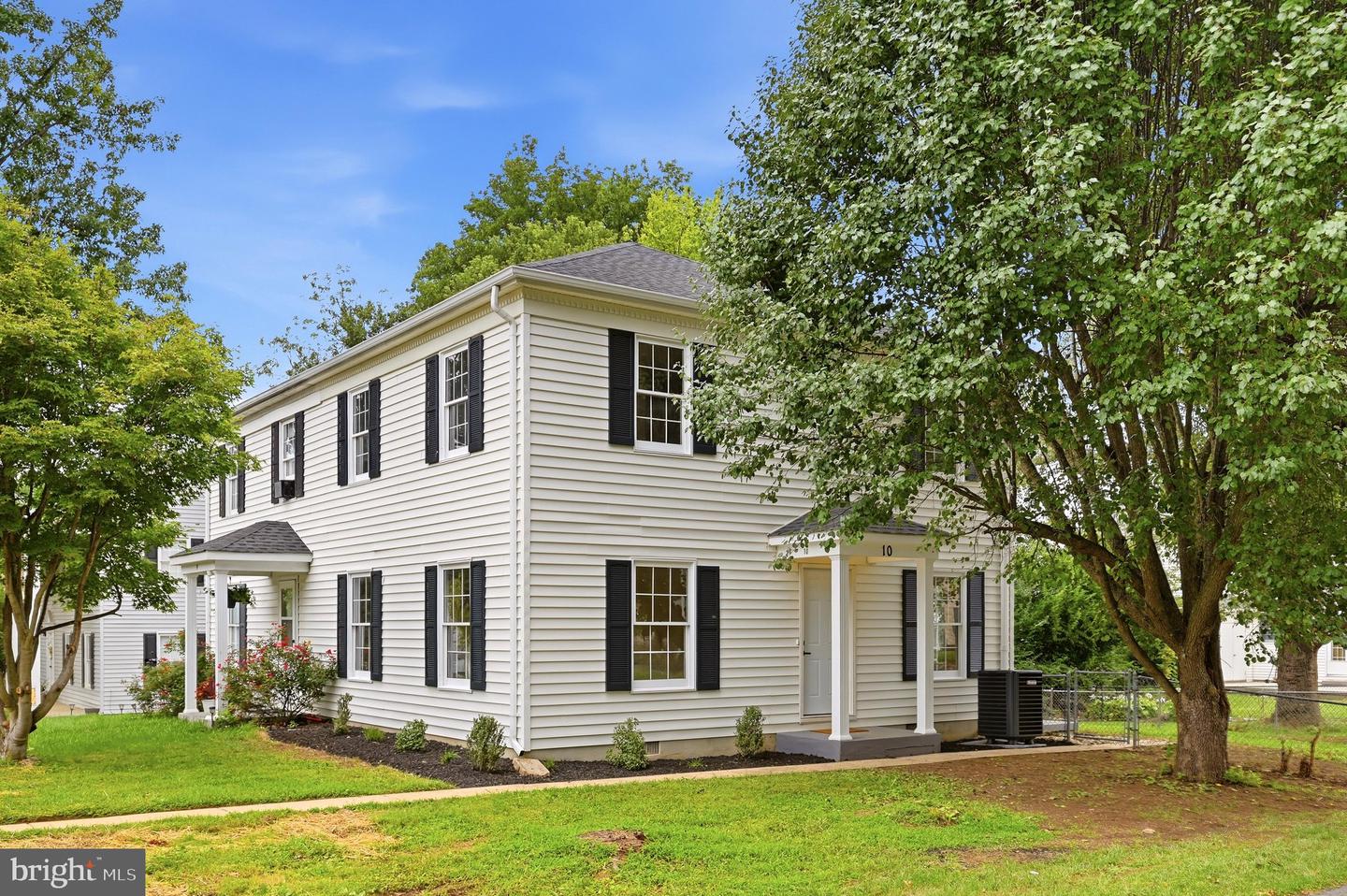 10 Standish Court