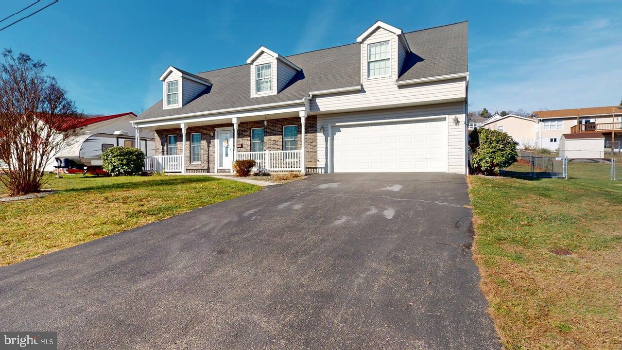 1560 Beacon Street, Keyser