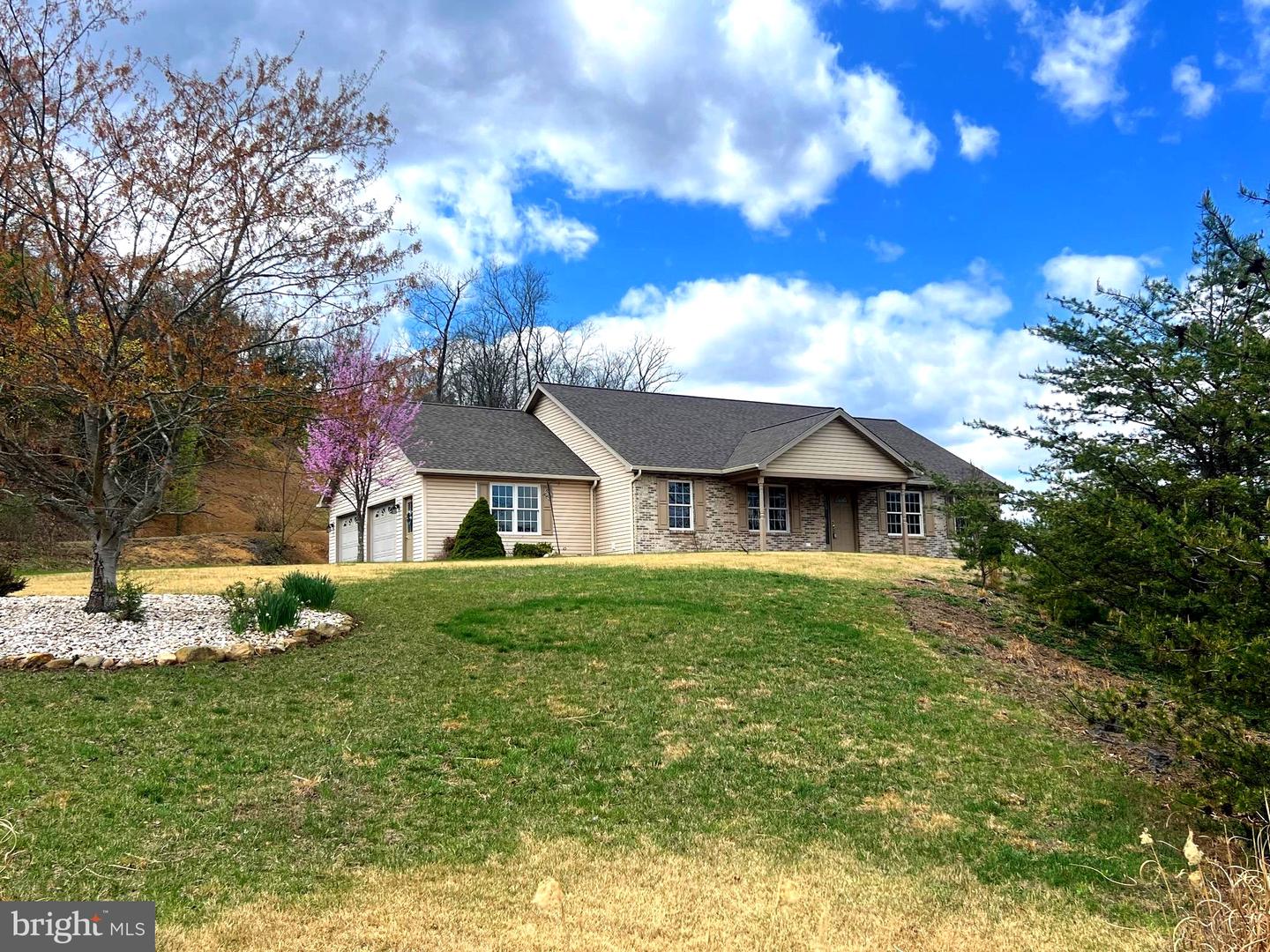 956 S Lakewood Drive