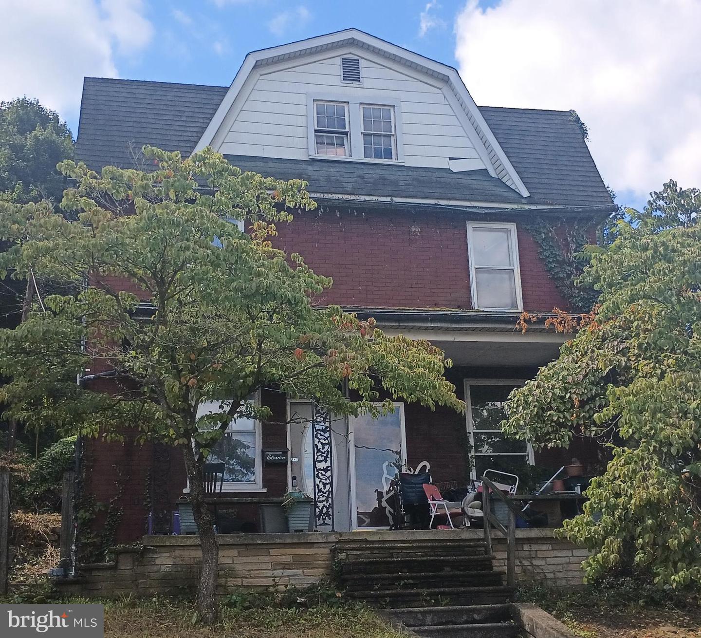 11 Dundee Street