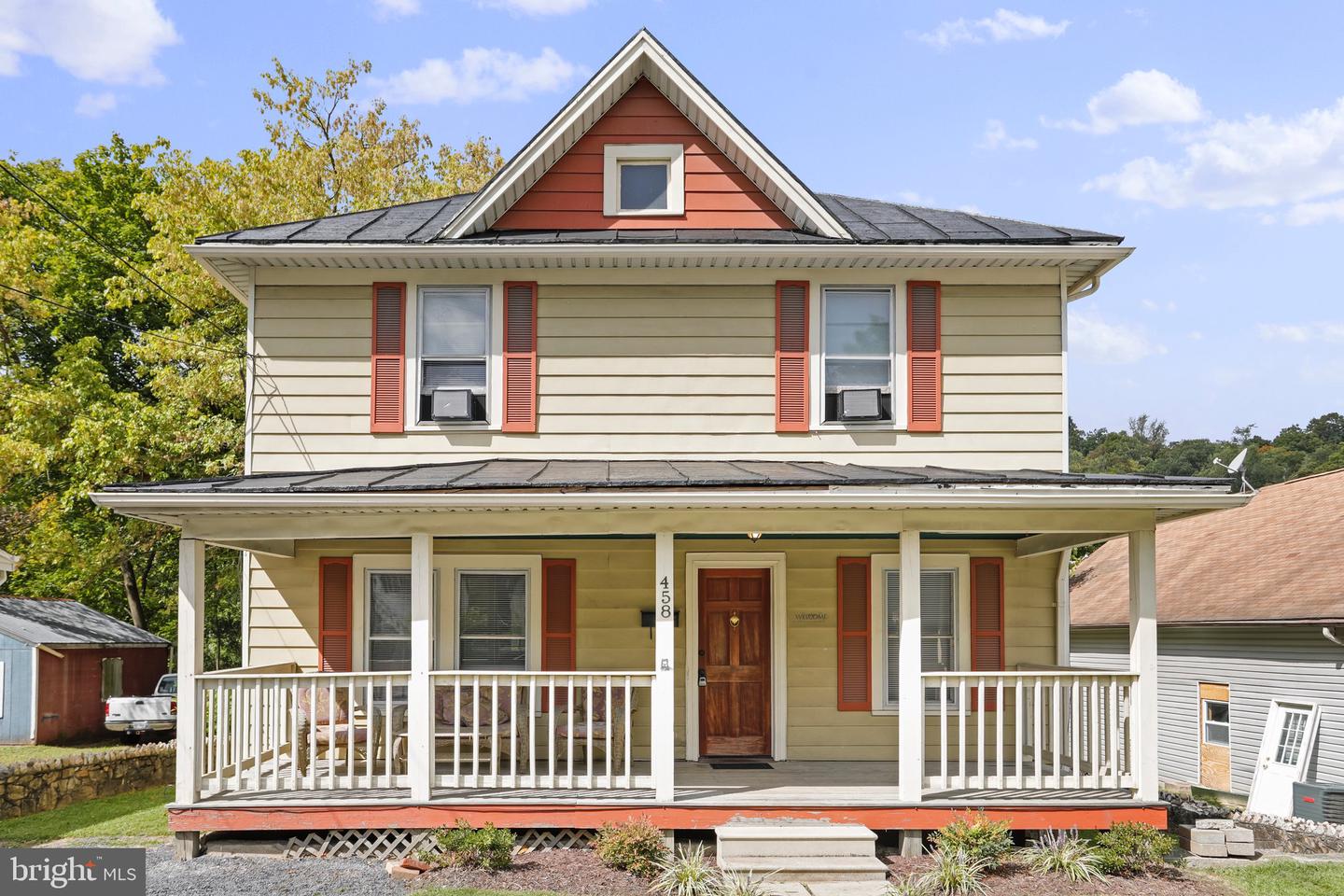 458 S Washington Street, Berkeley Springs