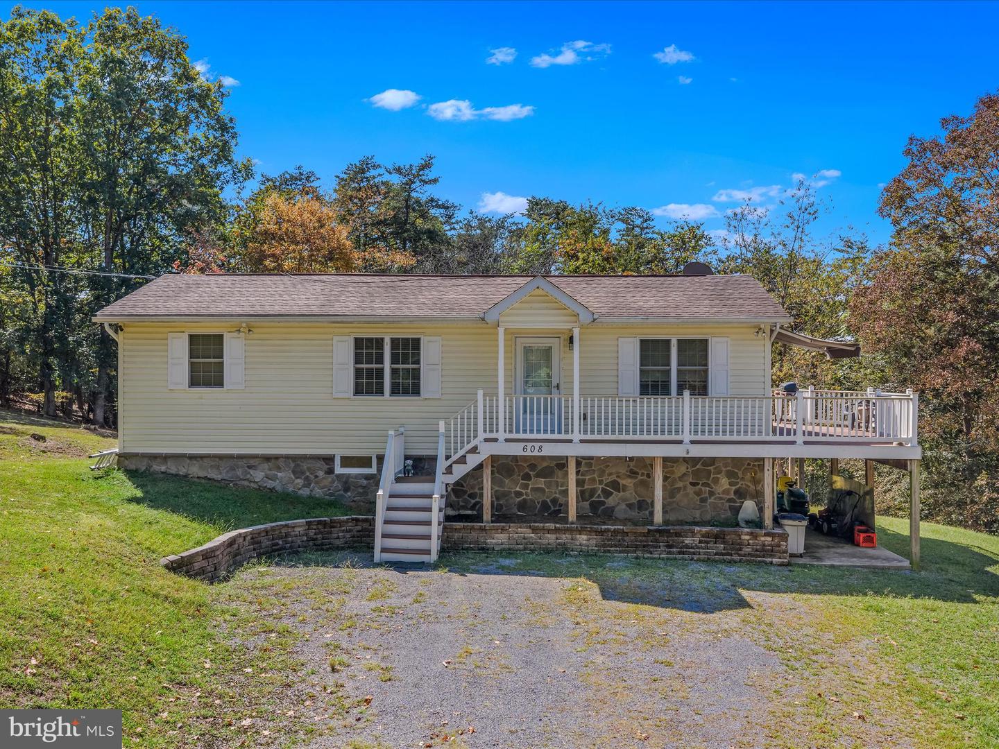 608 Dehaven Road, Berkeley Springs