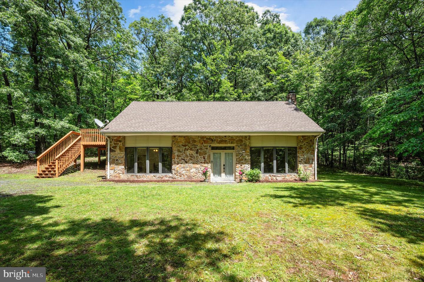 734 Log Cabin Lane, Berkeley Springs
