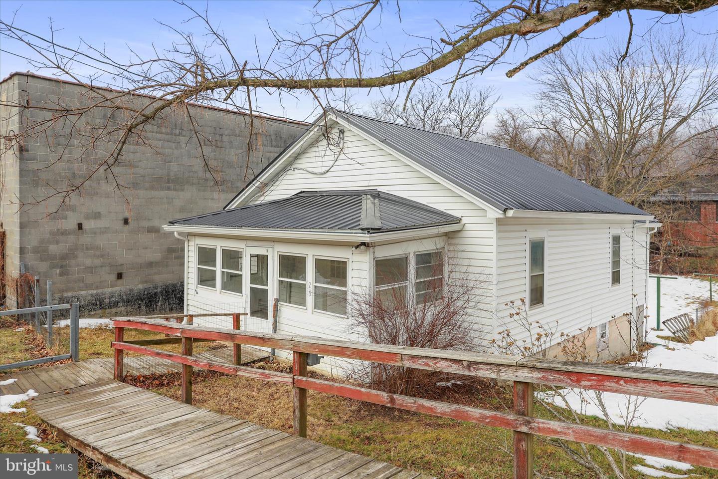 25 Harrison Avenue, Berkeley Springs