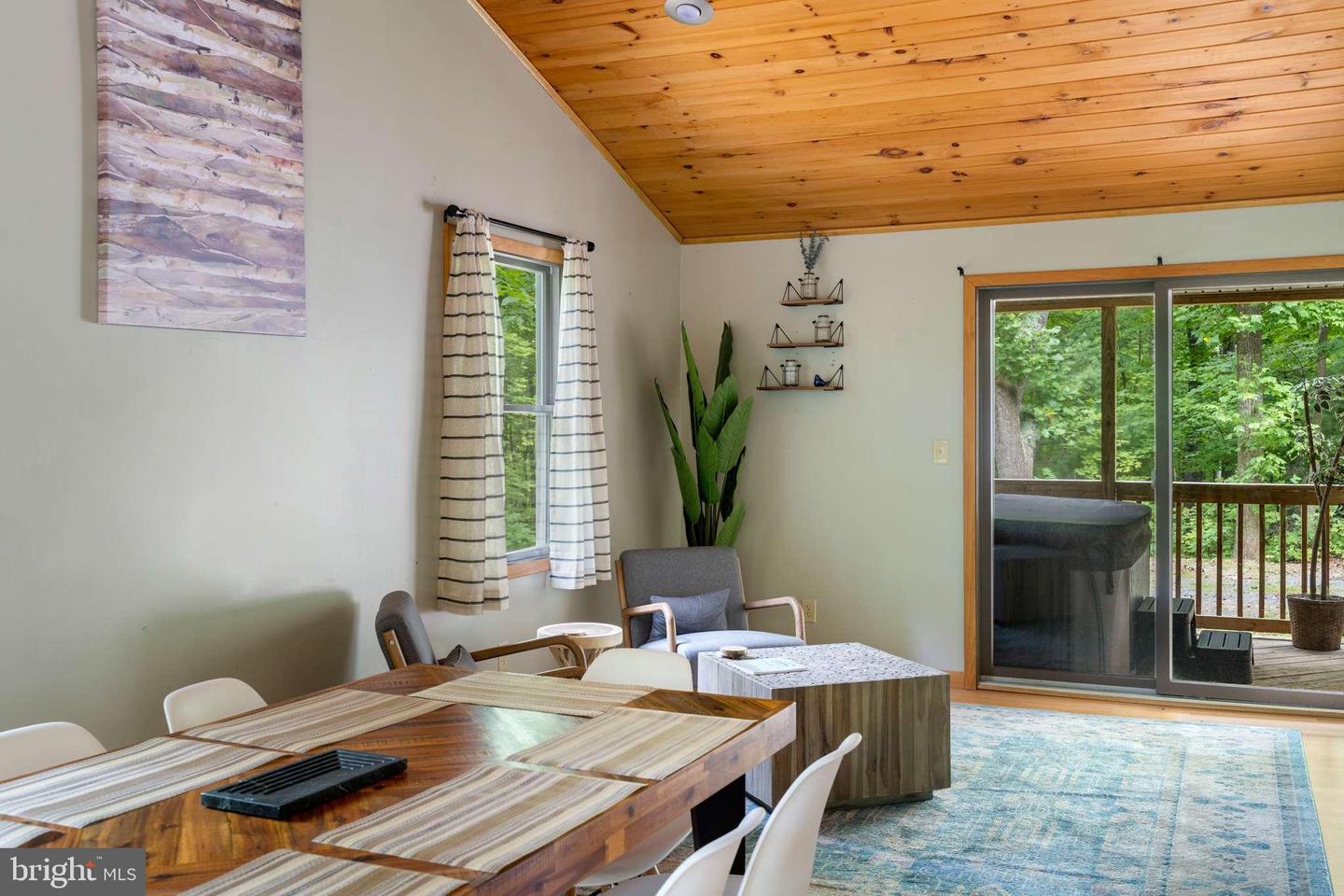 21 Cubby Hole Lane, Berkeley Springs