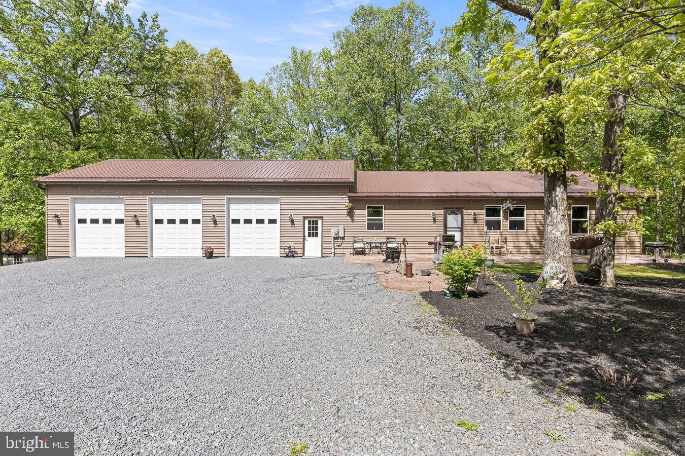 859 Hank Lane