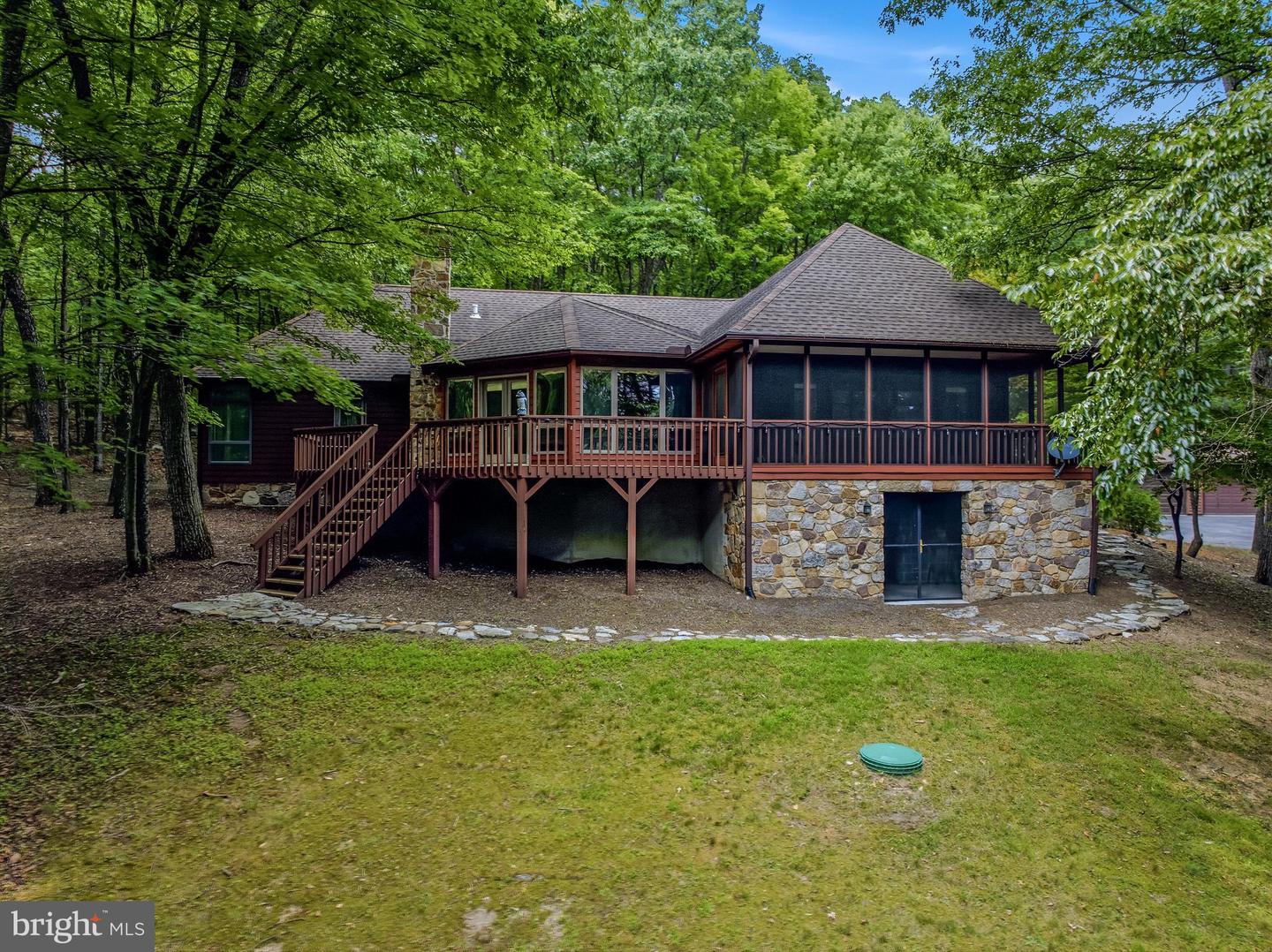 355 Sandstone Lane, Berkeley Springs