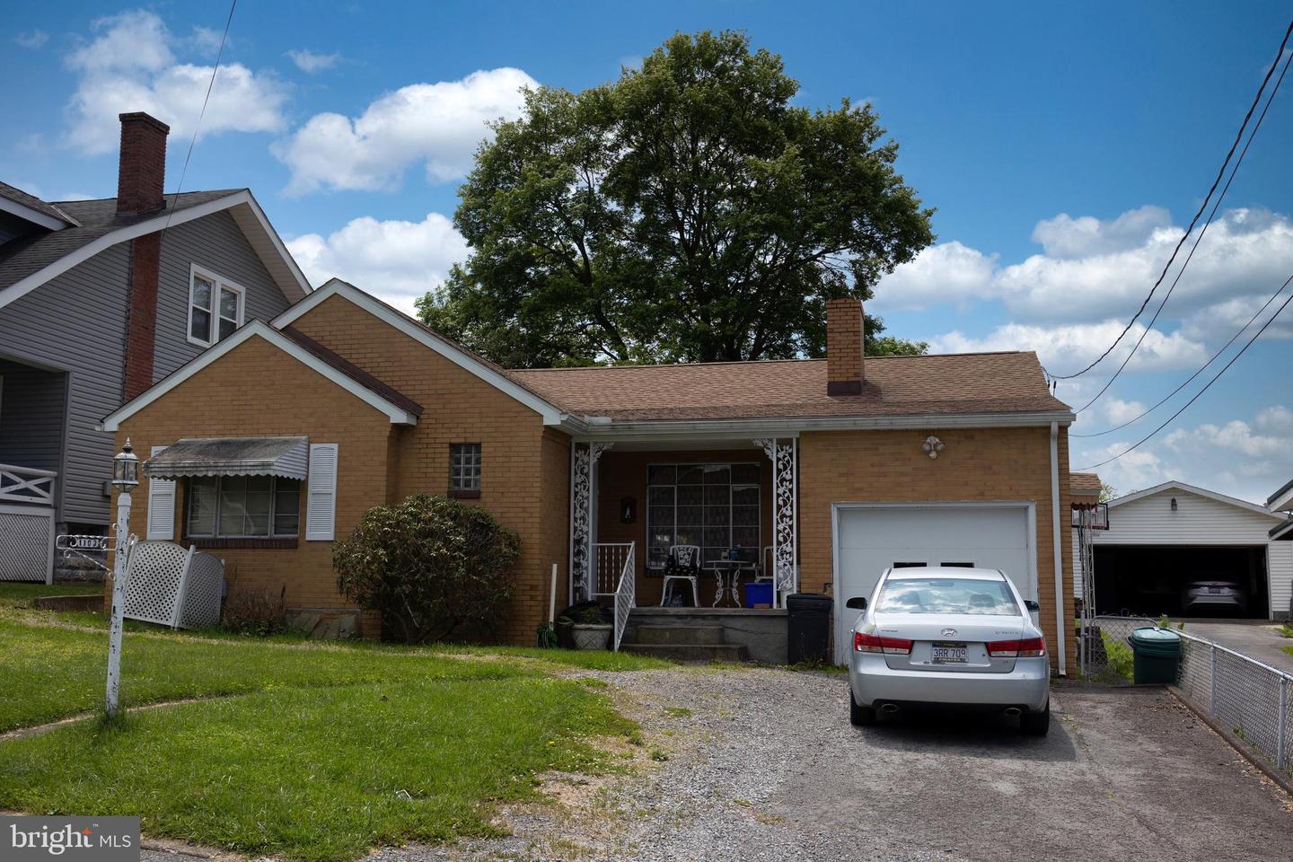 1103 Lake Ave