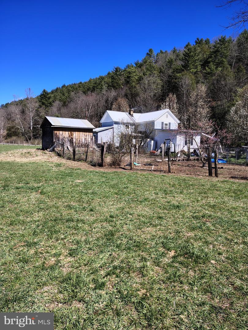 8124 Thorn Creek Road