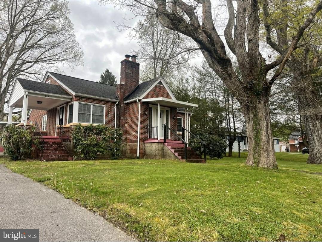 303 Crescent Rd, Beckley